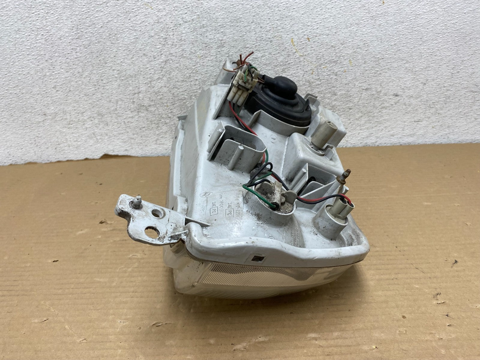 1999-2005 Suzuki Grand Vitara Right Passenger Side Halogen Headlight AG9331 DW7