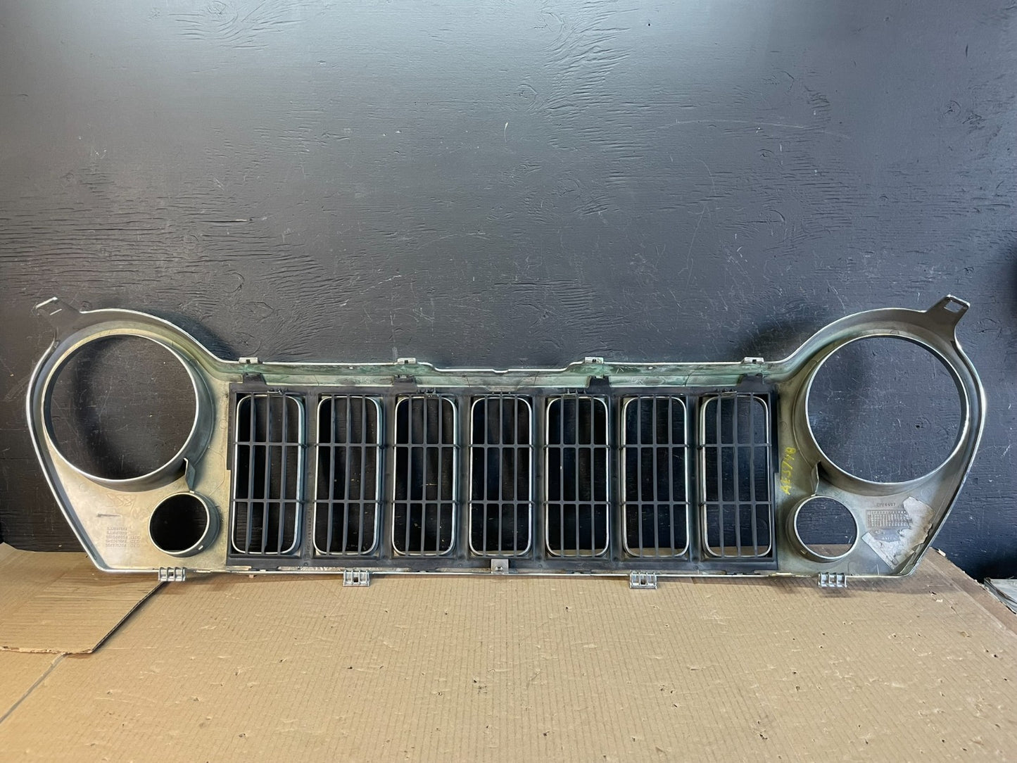 2005 to 2007 Jeep Liberty Front Upper Grill Grille ae3748 DG3
