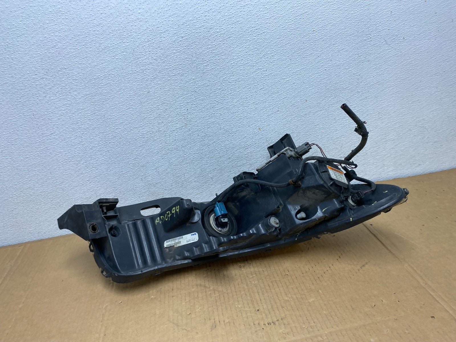 2009 to 2011 Acura TL Headlight Left Driver LH Side Xenon HID TYC AD0794 DW8