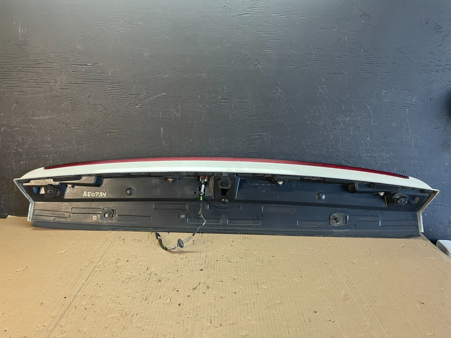 2007 - 2014 Cadillac Escalade Rear Upper Spoiler 3rd Third Brake Light AE0754 DG5