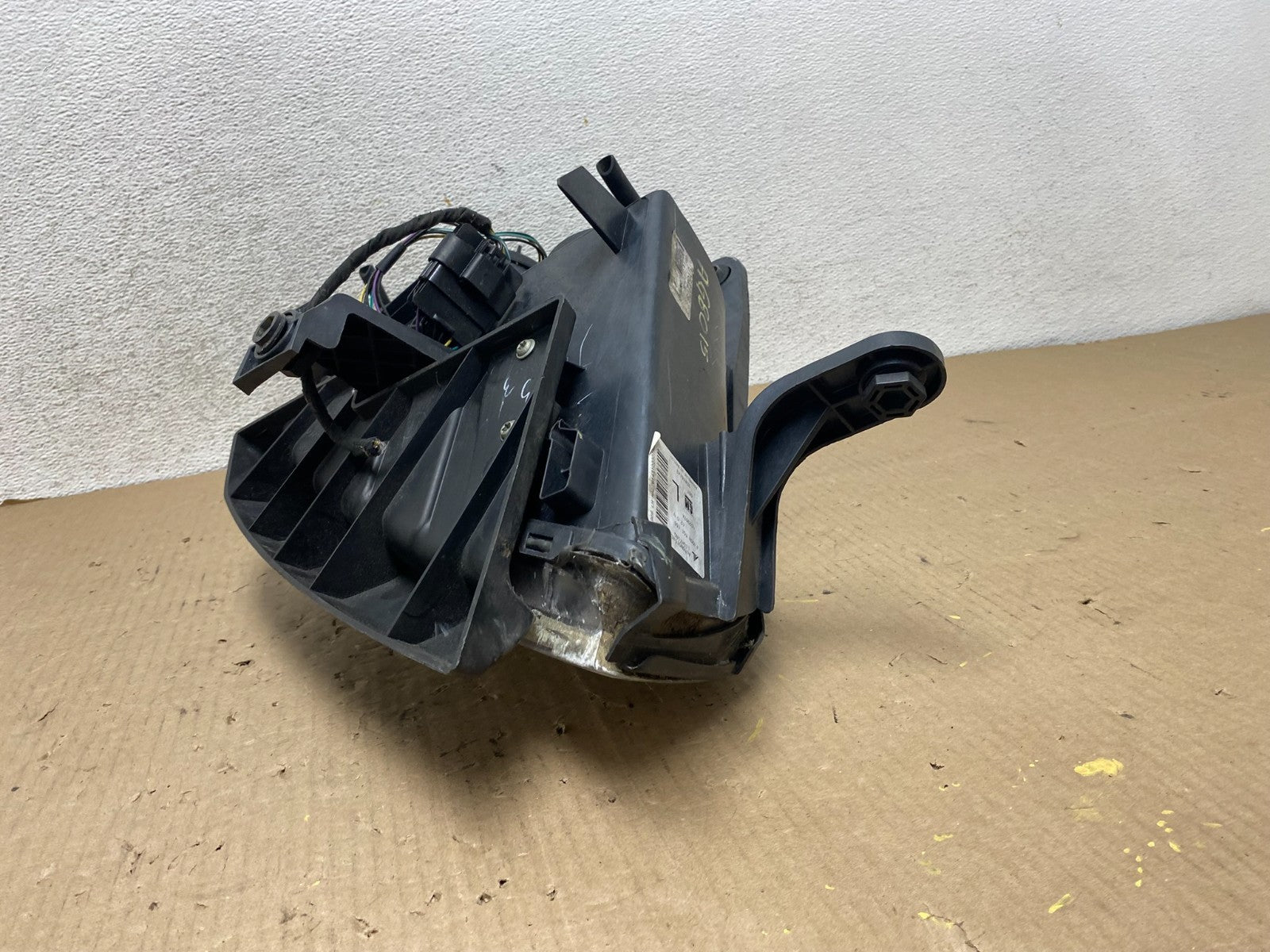 2007 to 2010 Saturn Outlook Left Driver LH Halogen Headlight AG8015 DW8