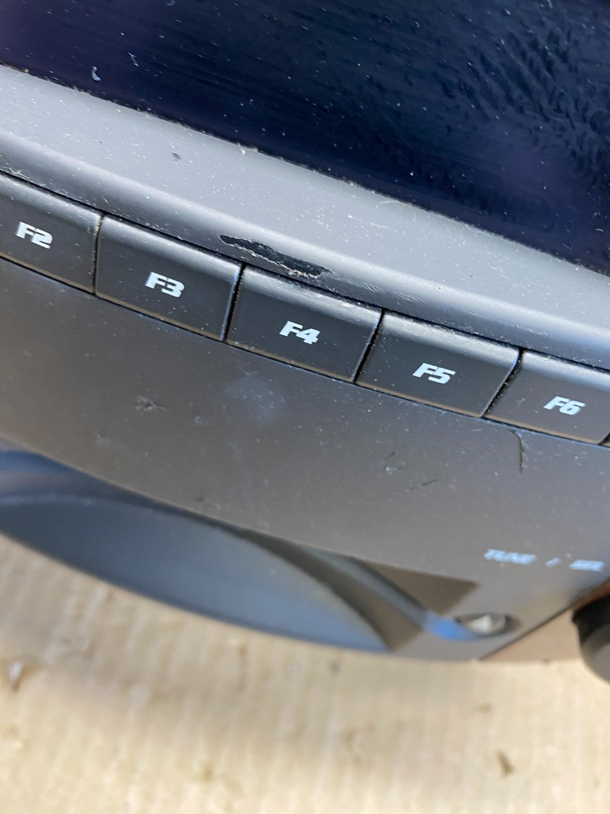 2005 to 2007 Cadillac Escalade Radio CD AM/FM DVD 6 Disc AB9519 DG1
