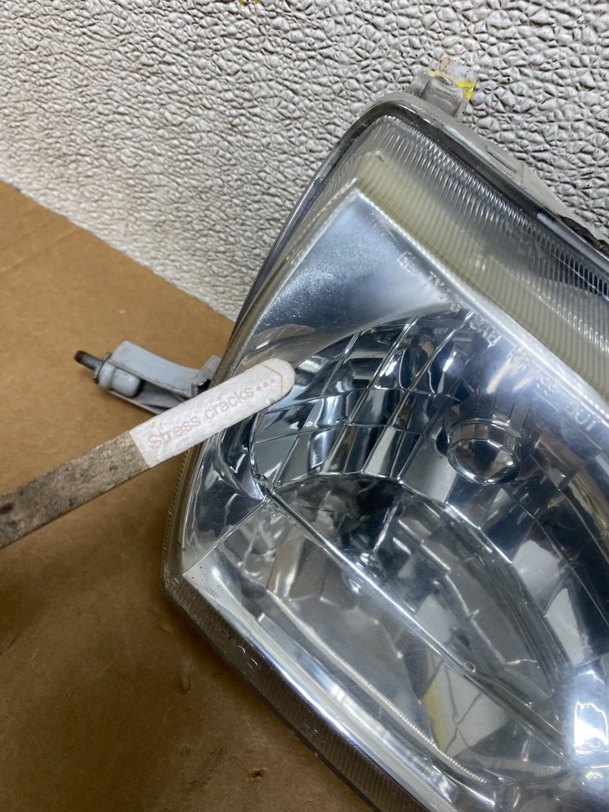 2001-2002 Toyota Corolla Left+Right Side Halogen Headlights V4977 DW5