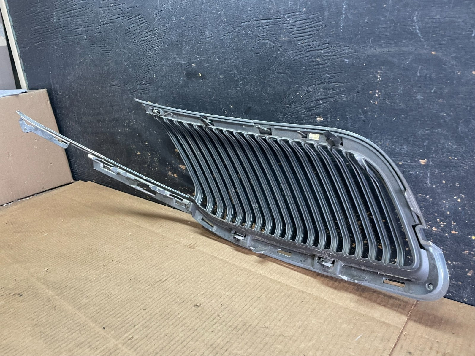 2013 to 2016 Lincoln MKT Left Driver LH Side Front Grill Grille OEM aa9201 DG5