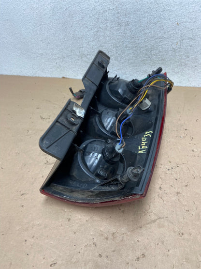 2007 to 2011 GMC Yukon Right Passenger RH Side Tail Light AG4433 LK5