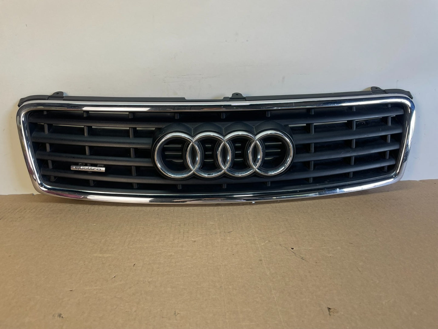 2000 to 2002 Audi A4 Upper Front Grill Grille ag9808 DG0