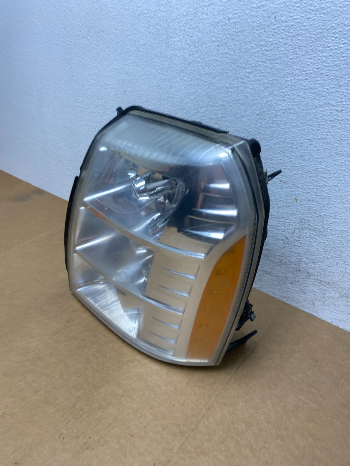 2007 - 2014 Cadillac Escalade Left Driver LH Side Xenon HID Headlight AE2902 DW1