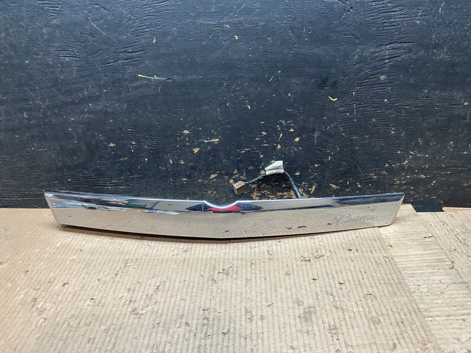 2010-2015 Cadillac SRX Rear Liftgate Tailgate Finish Molding W/ Camera W6184 DG0