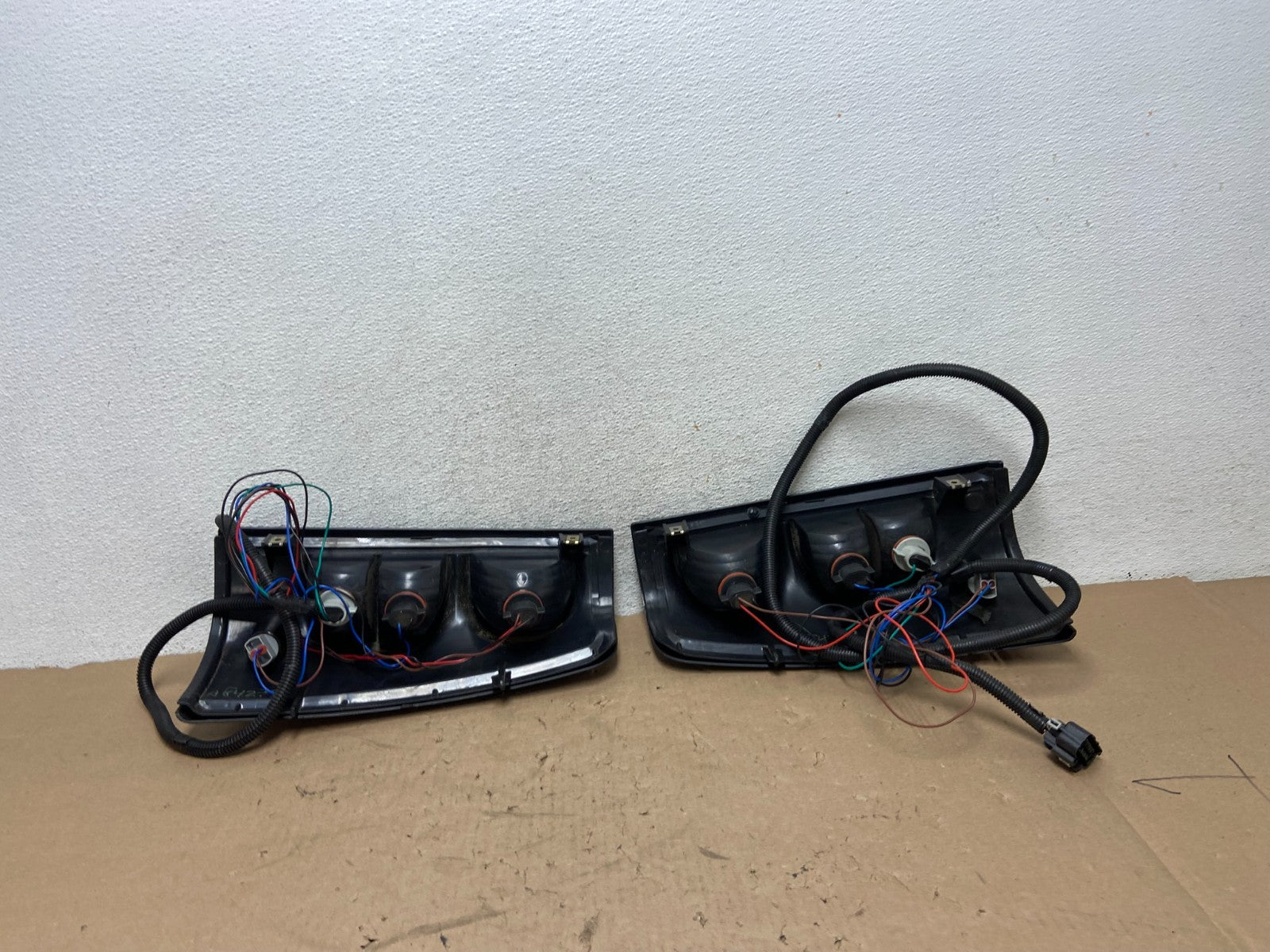 2003-2006 Chevrolet Silverado Left + Right Side Tail lights AG4279 LK5