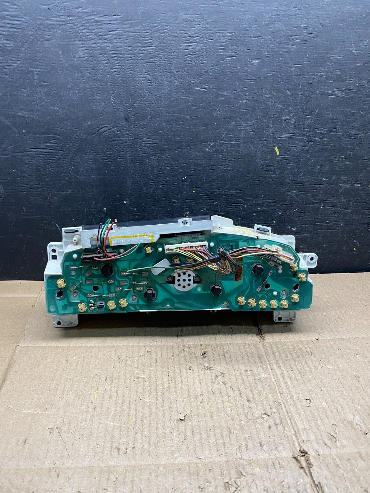 2001 - 2002 Ford Econoline E150 E250 Van Speedometer Instrument Cluster L5578 DG4