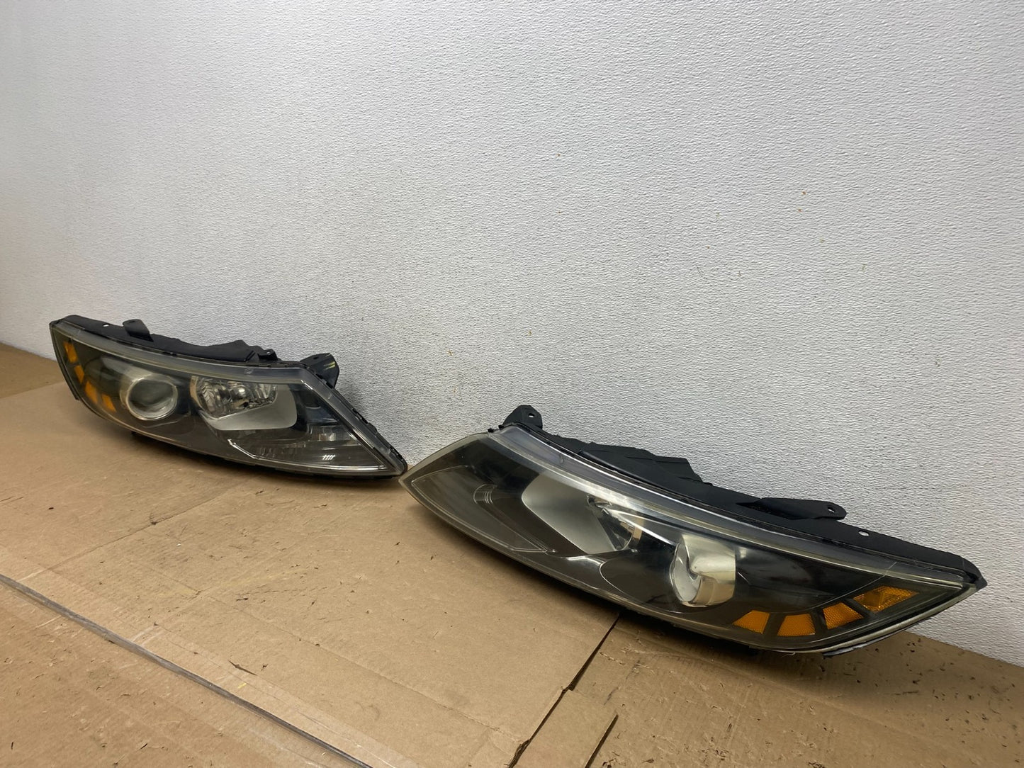 2011-2013 Kia Optima Right Passenger RH Side Headlight Halogen AE6867 DW1