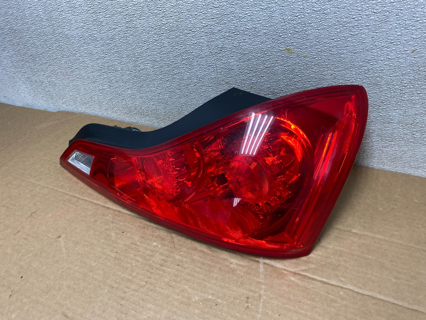 2008-2013 Infiniti G37 Coupe Right Passenger RH Side Tail Light OEM Z1326 DG1