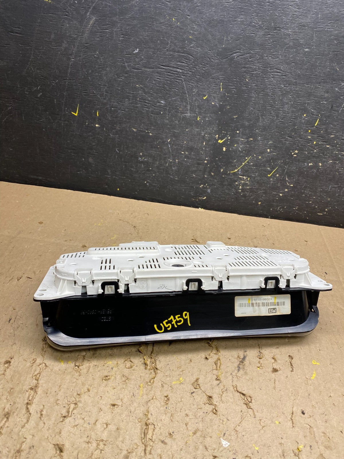 2005 to 2012 Nissan Pathfinder Xterra Cluster Speedometer Instrument U57596