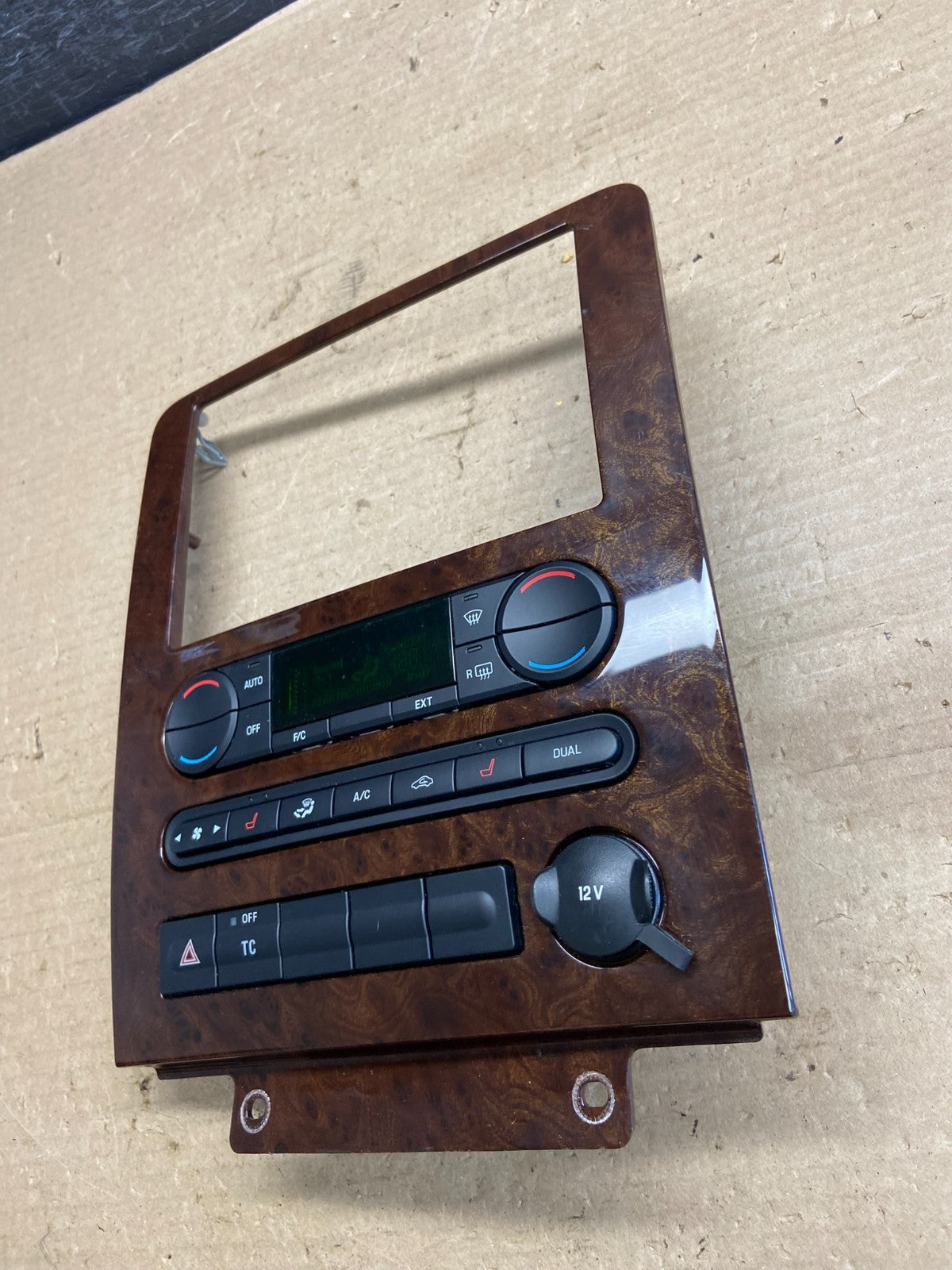 2005 to 2007 Ford Five Hundred Radio Climate Dash Bezel Surround AH3634 DG1