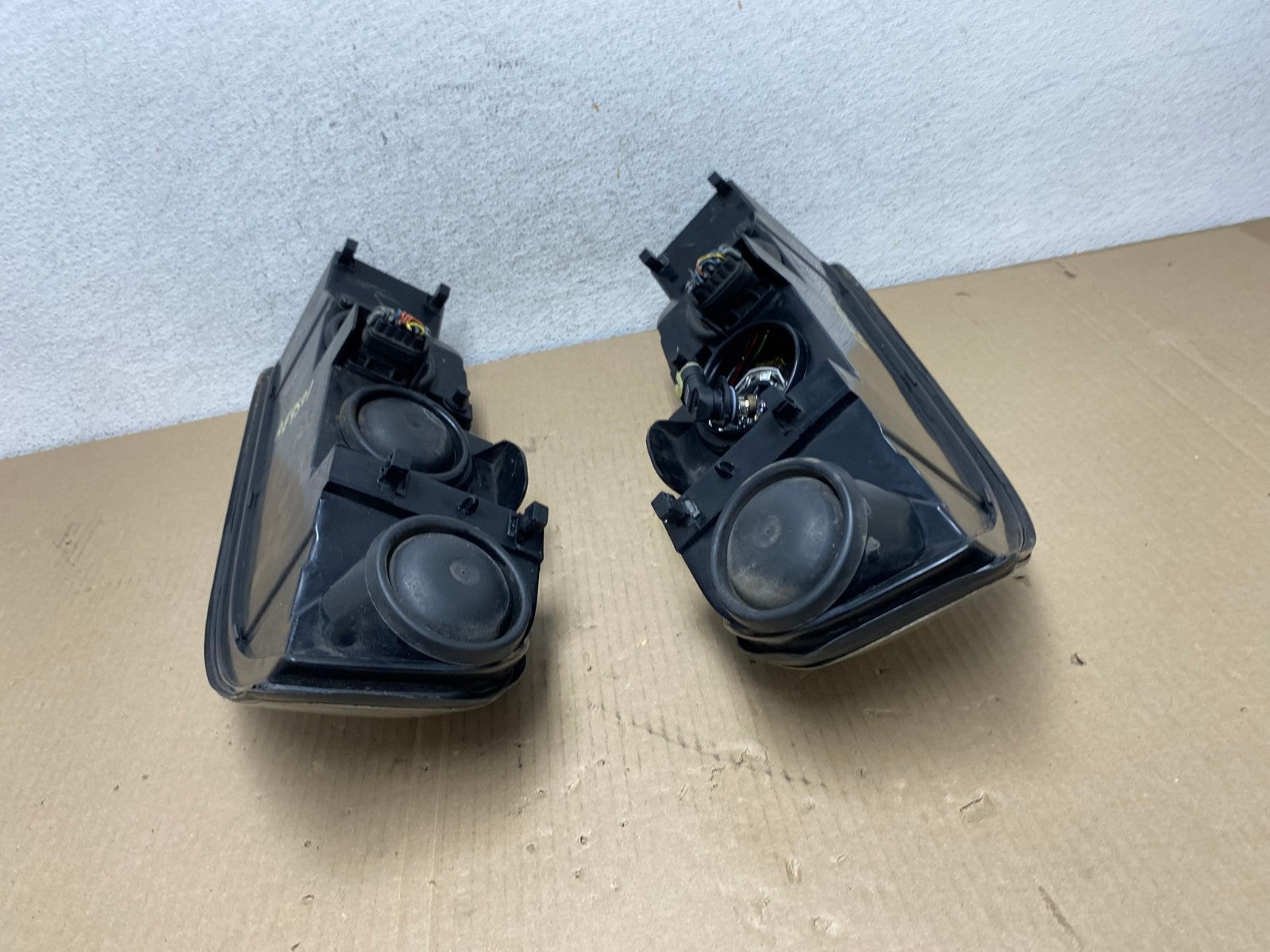 2000 to 2005 Chevrolet Impala Left+Right Set Headlights Halogen AE9501 LK9