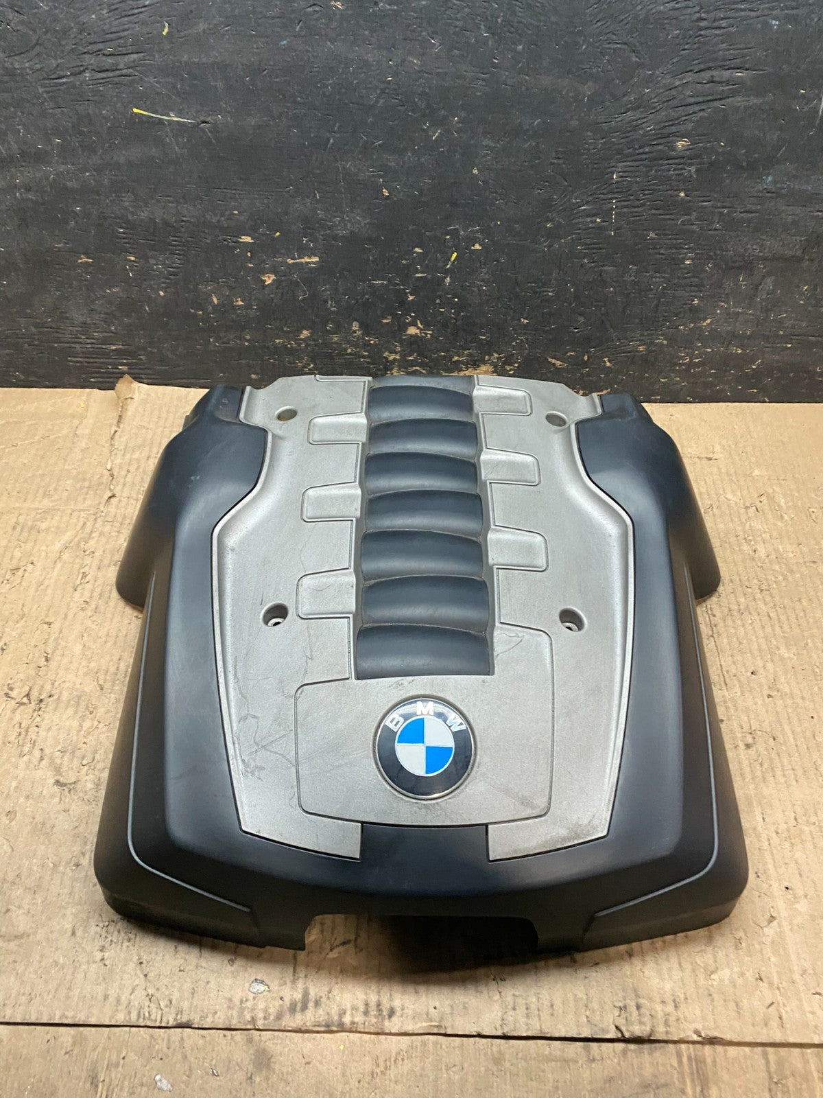 2006 to 2010 BMW 550i 650i 750i Plastic Engine Cover Shield OEM U6152 DG0