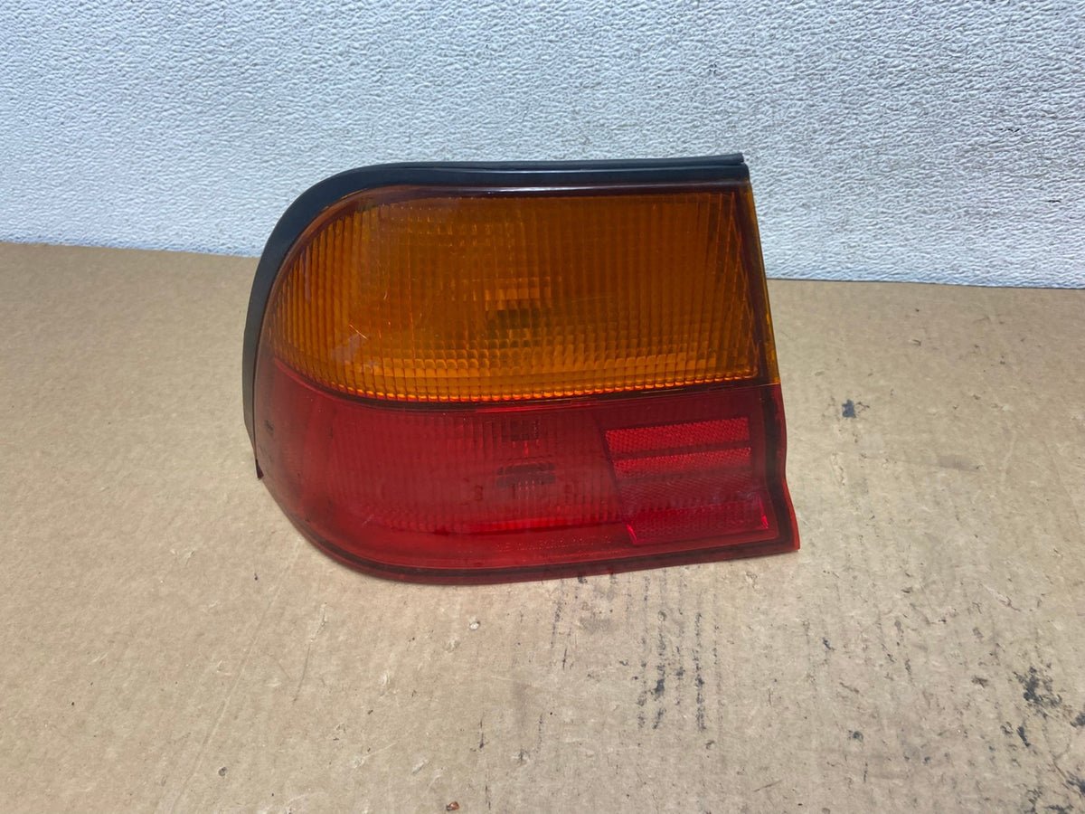 1995 1996 Nissan Maxima Left Driver LH Side Tail light AG2358 LK0