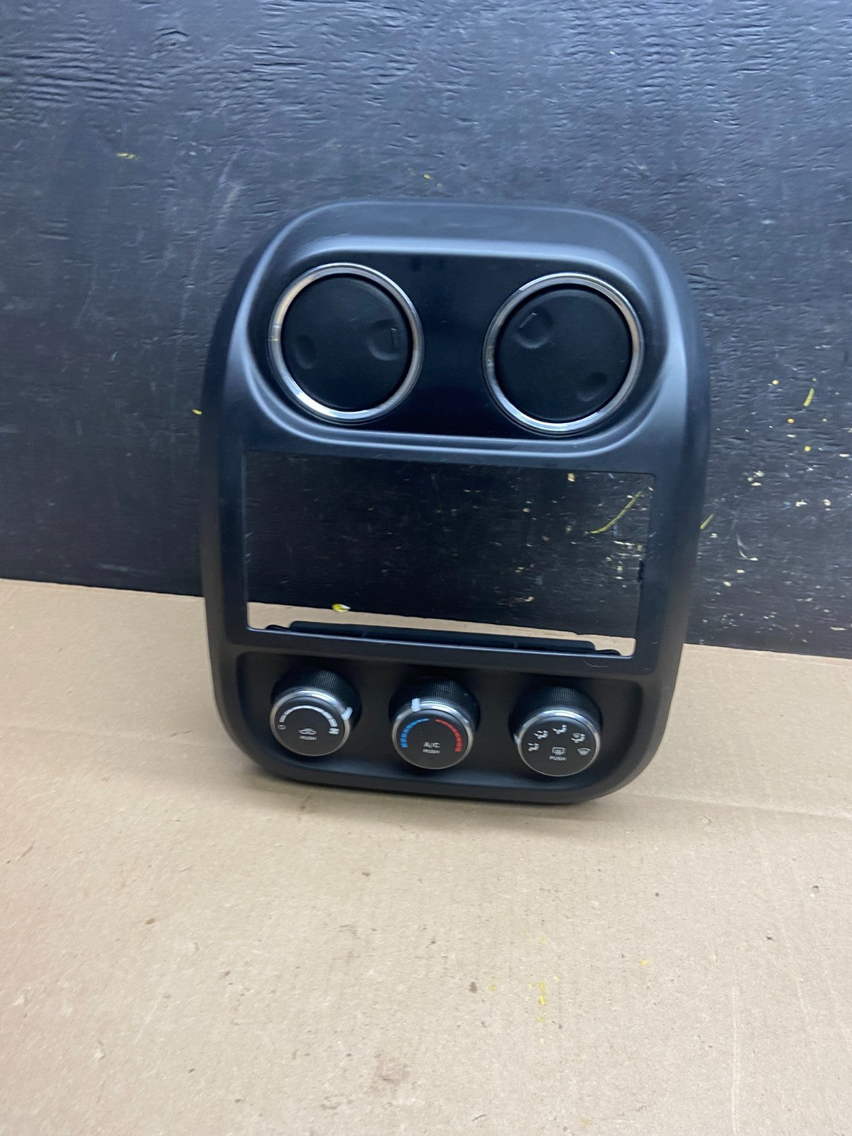 2011 to 2017 Jeep Compass Dash Climate Temperature Control Radio Bezel t9222 DG0