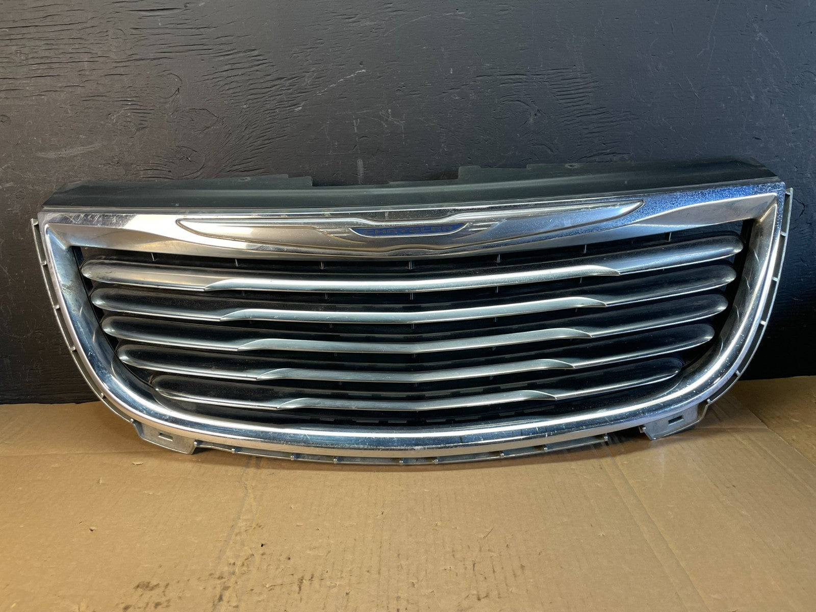 2011 to 2016 Chrysler Town & Country Front Upper Grill Grille AC5452 DG0