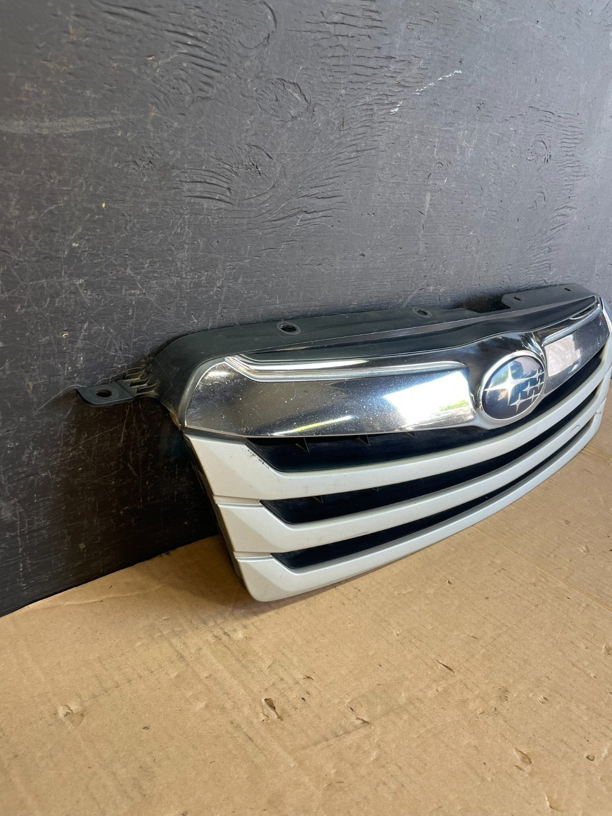 2010 to 2012 Subaru Legacy Outback Wagon Front Grill Grille AD8577 DG2