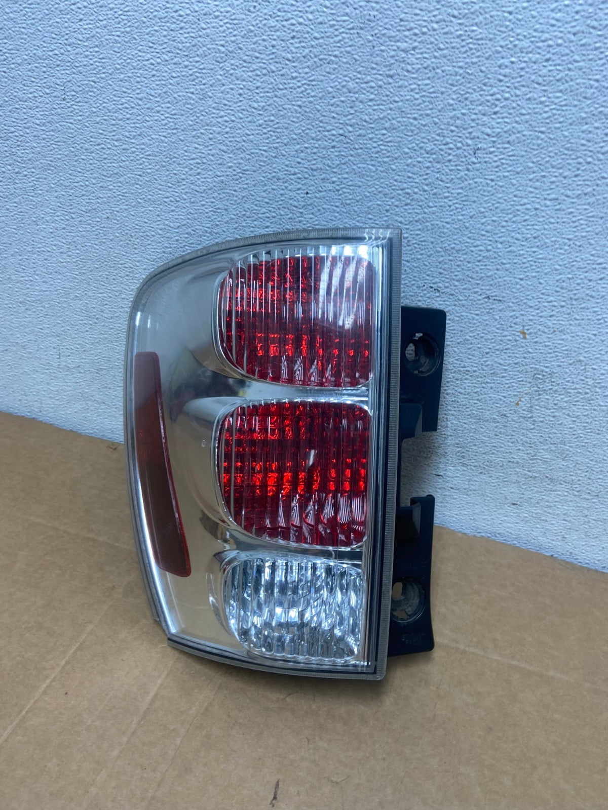 2005 to 2008 Chevrolet Equinox Left Driver Lh Side Tail Light AD5294 LK0