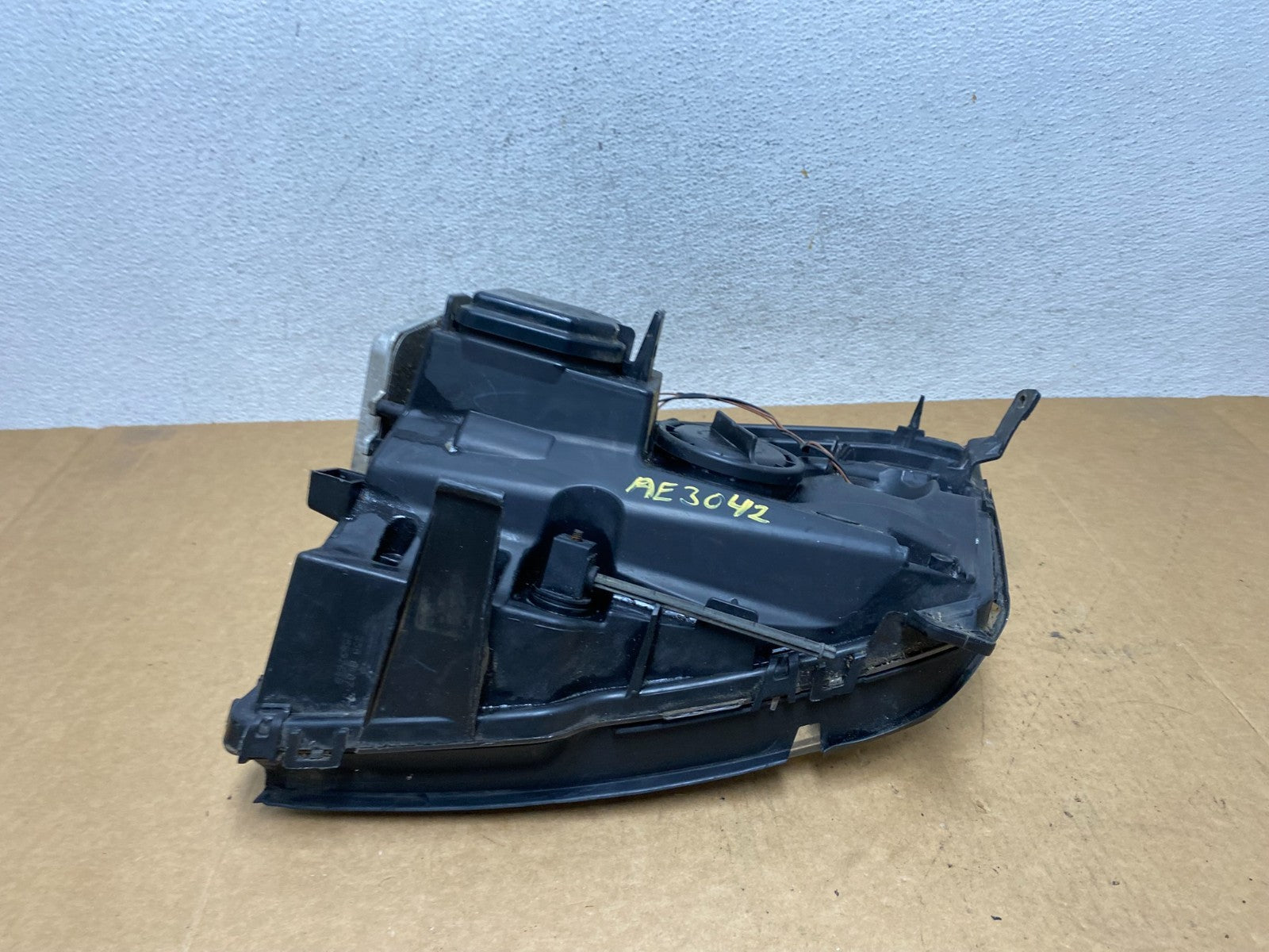 2007 - 2014 Cadillac Escalade Left Driver LH Side Xenon HID Headlight AE3042 DW8