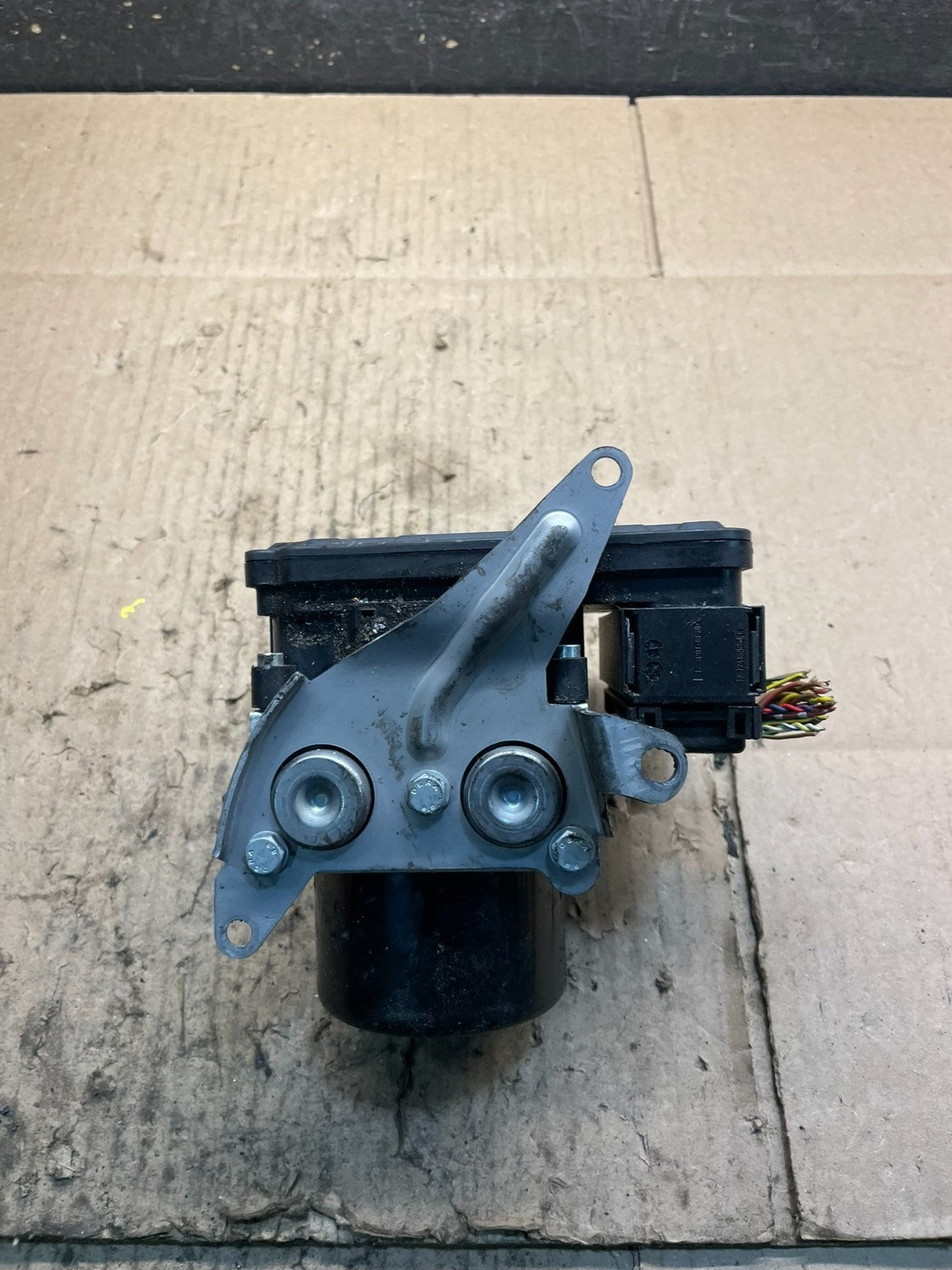 2006 to 2011 BMW 328i 330i ABS Anti-Lock Brake Pump 6771824 W1166 DG2