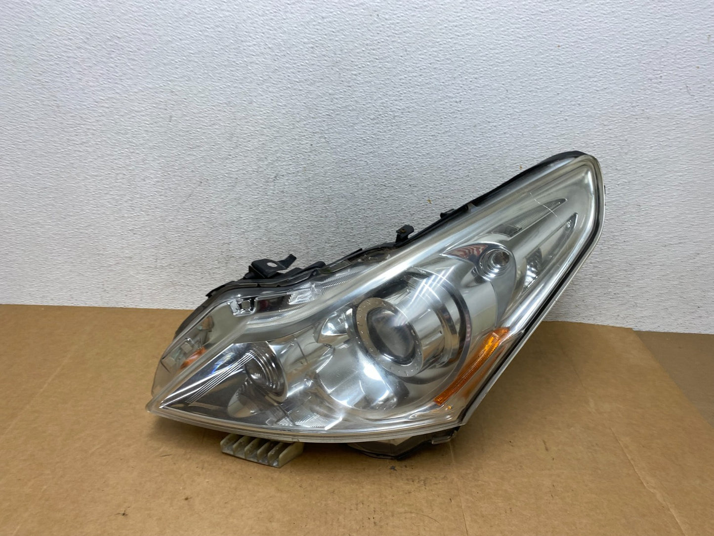 Sedan 4Door 2010 to 2013 Infiniti G37 Left Driver Headlight Xenon AE2943 DW0