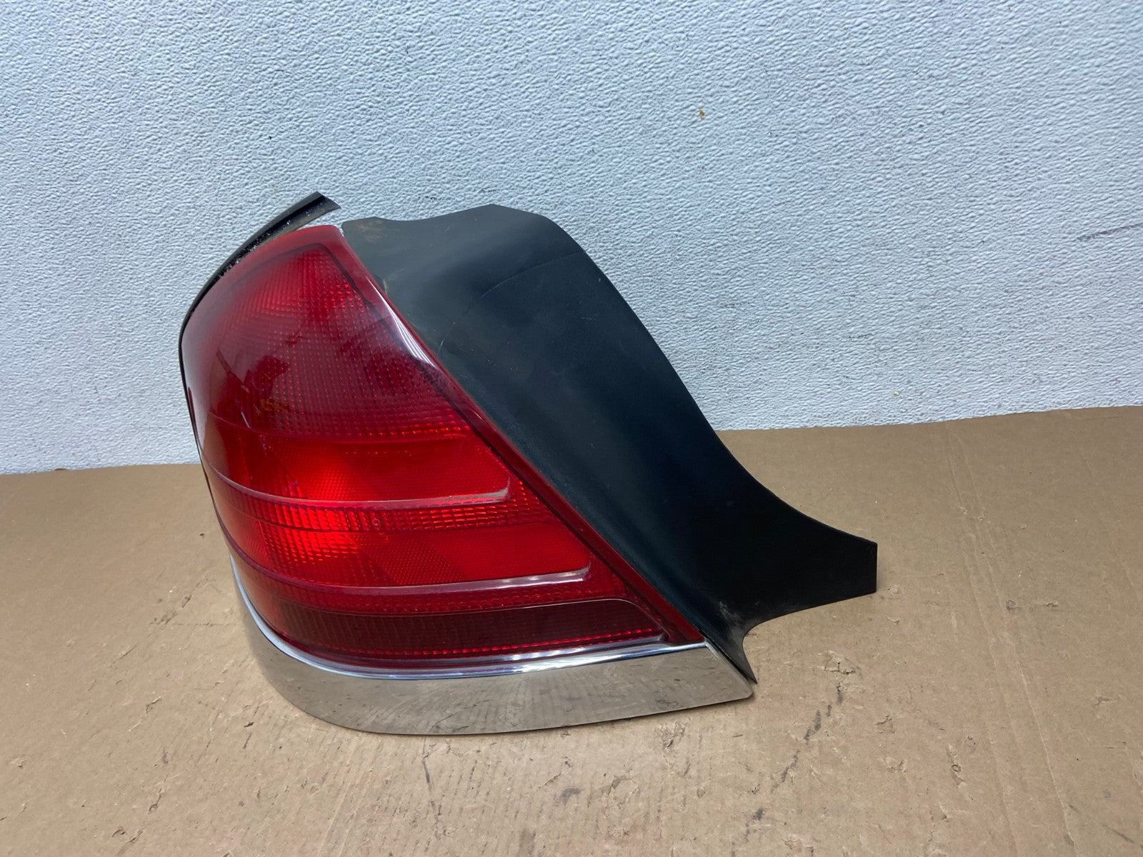1998-2003 Ford Crown Victoria Left Driver Lh Side Tail Light AD8057 LK1