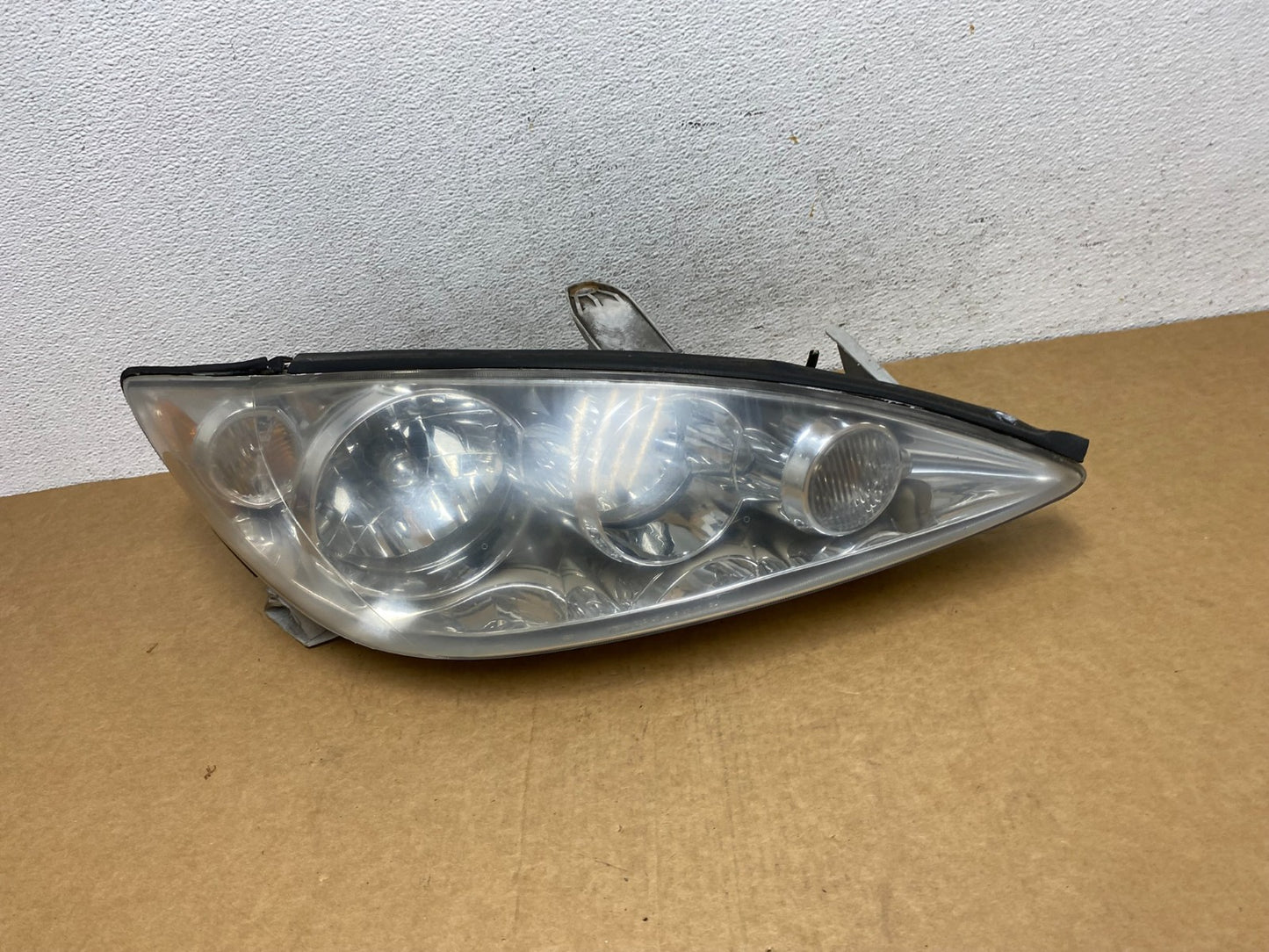 2005 to 2006 Toyota Camry Right Passenger RH Halogen Headlight AD4463 DW0