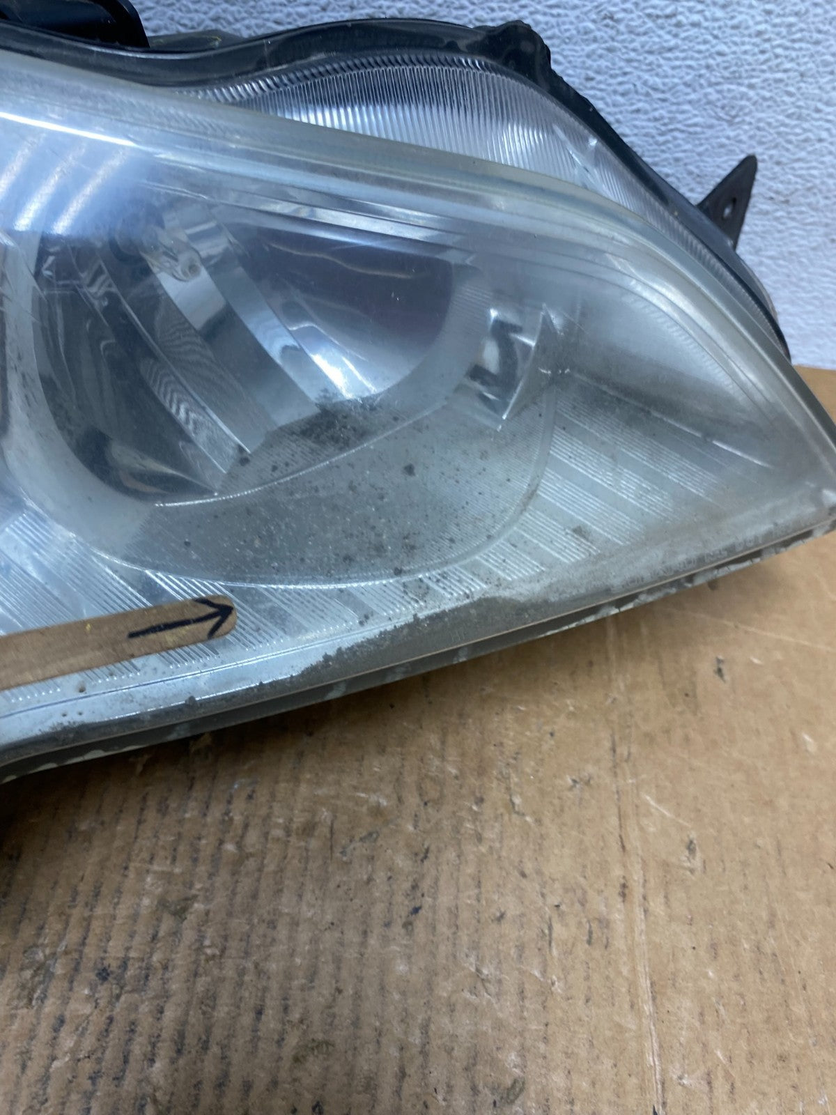 2010-2012 Subaru Legacy Outback Right Passenger Headlight AE0640 DW5