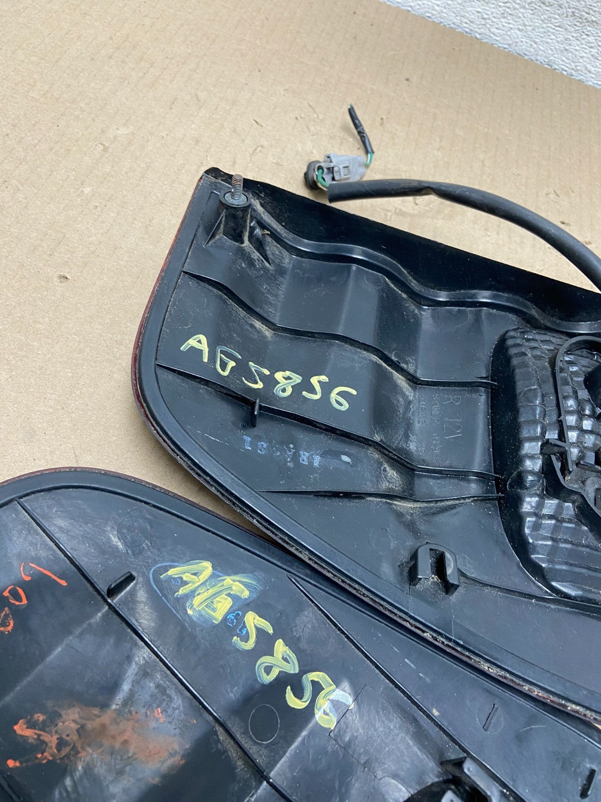 2001- 2004 Toyota Sequoia Left+Right Side Tail lights Inner AG5856 DW12