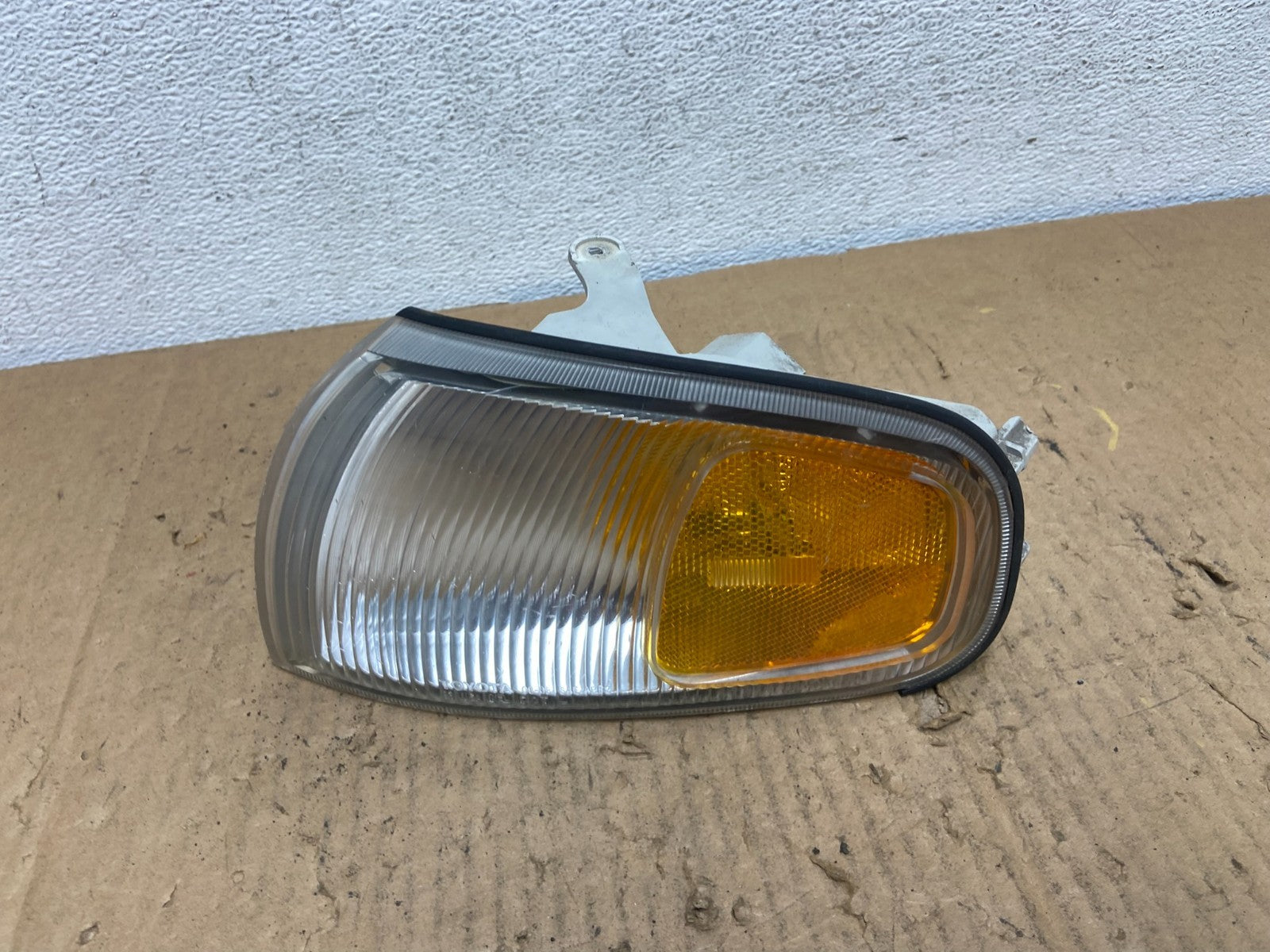 1995 to 1996 Toyota Camry Left Driver LH Side Turn Signal AD2521 DW0