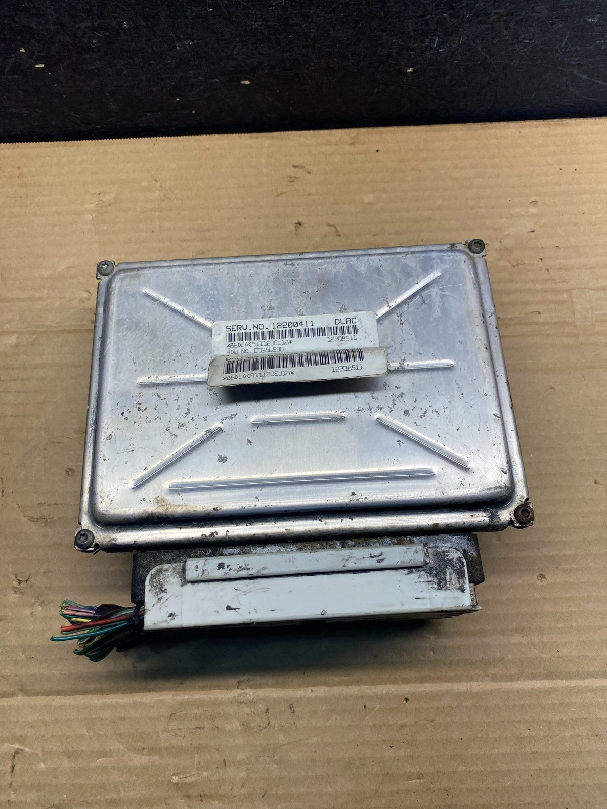 2001-2002 Silverado Tahoe Engine Computer Module 12200411 ECM ECU AE6217 DW0