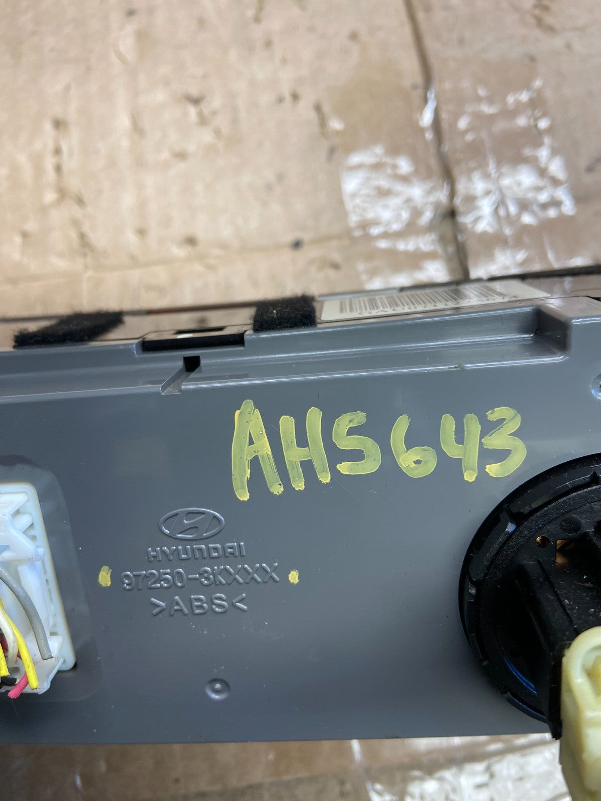 2009 - 2010 Hyundai Sonata Center Radio Climate Control Air Vent Bezel AH5643 DG5
