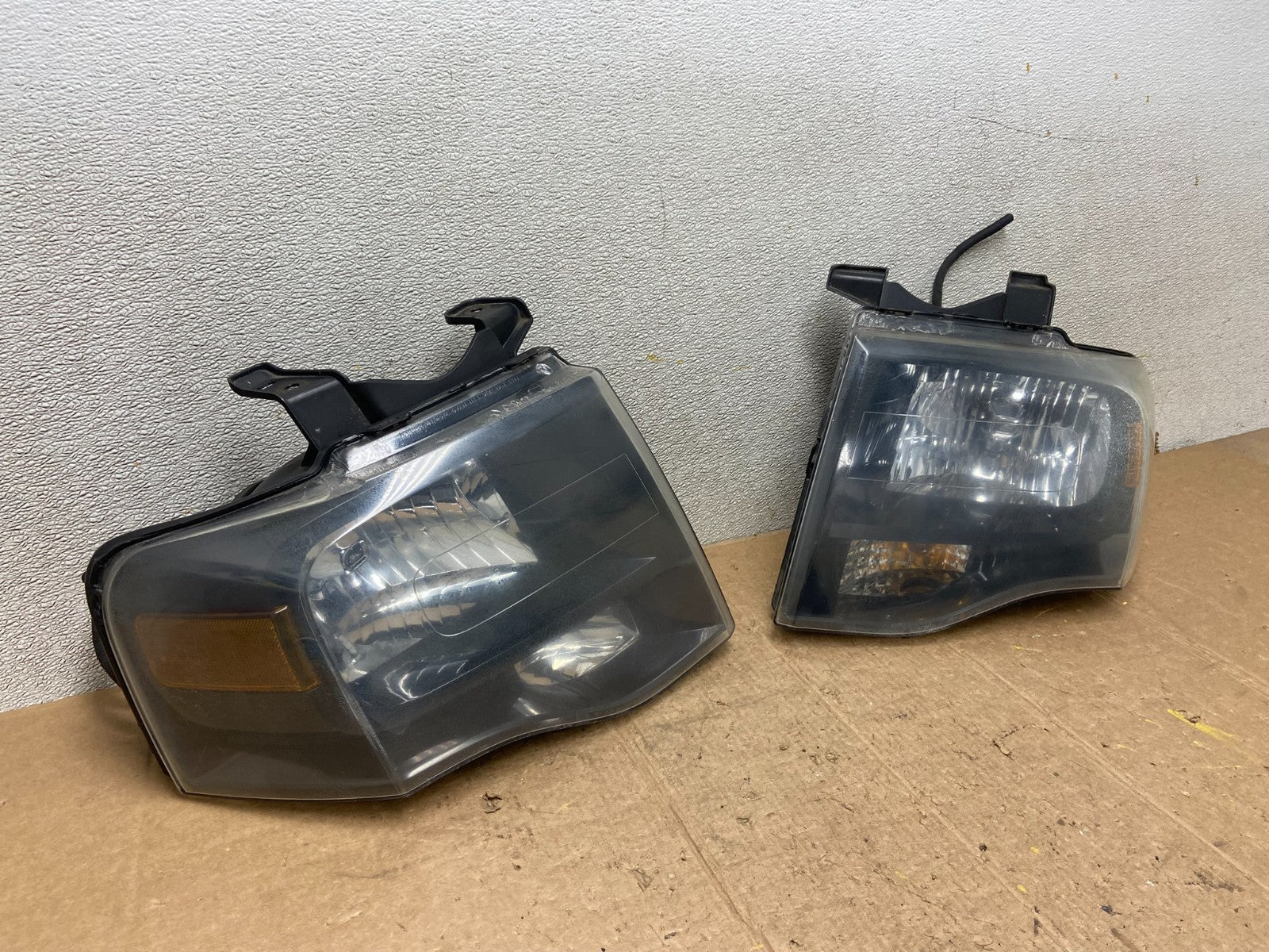 2007 - 2014 Ford Expedition Left+Right Side Headlights Halogen Oem AA3762 DW2