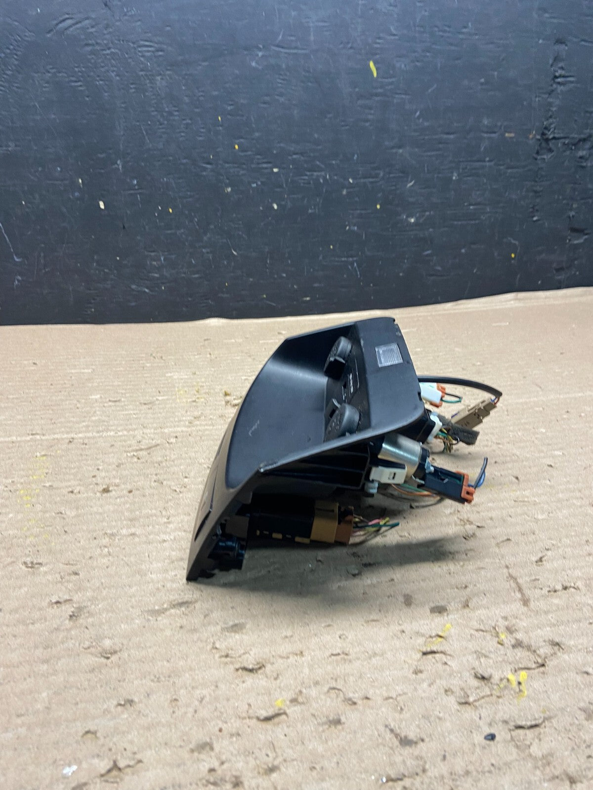 2011-2013 Kia Sorento Center Seat Heater Switches Aux USB Power Outlet J9589 DG1