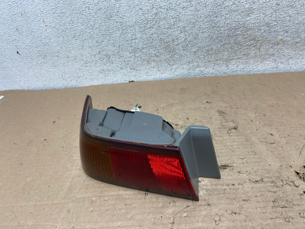 1997 1998 1999 Toyota Camry Tail Light Left Driver Rh Side AI1110 LK1
