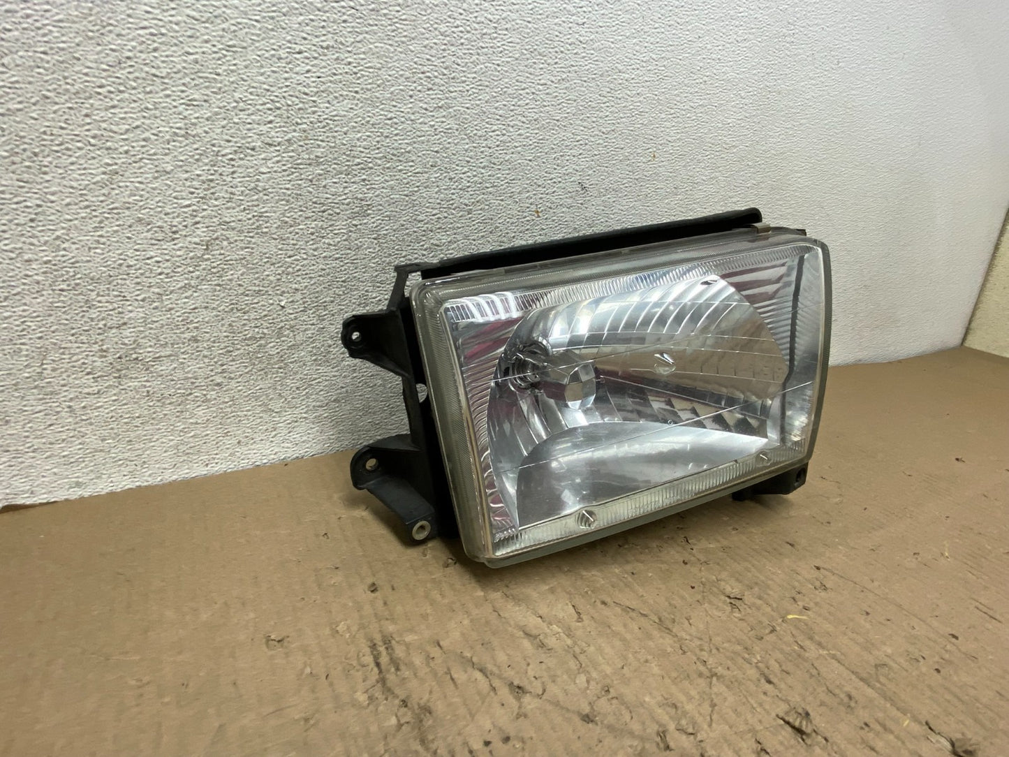 1996 to 2002 Toyota 4Runner Halogen Right Headlight AG8080 DW1
