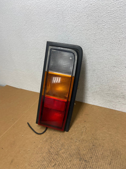 2003 to 2004 Hummer H2 Right Passenger RH Side Tail Light AE0259 LK1