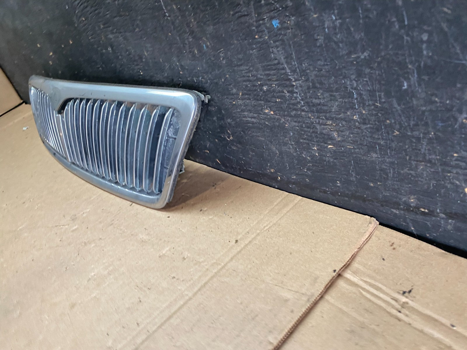 1996 to 1999 Infiniti i30 Front Upper Grill Grille OEM OEM P5920 DG1