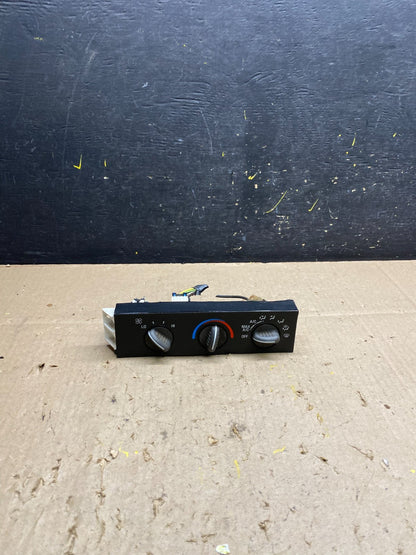 2001 - 2007 GMC Chevrolet Express 1500 Climate Control A/C u4876 DG0