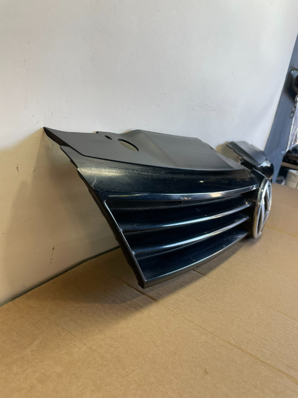 2011 to 2014 Volkswagen Jetta Sedan Front Upper Grille Grill ag9843 DG2