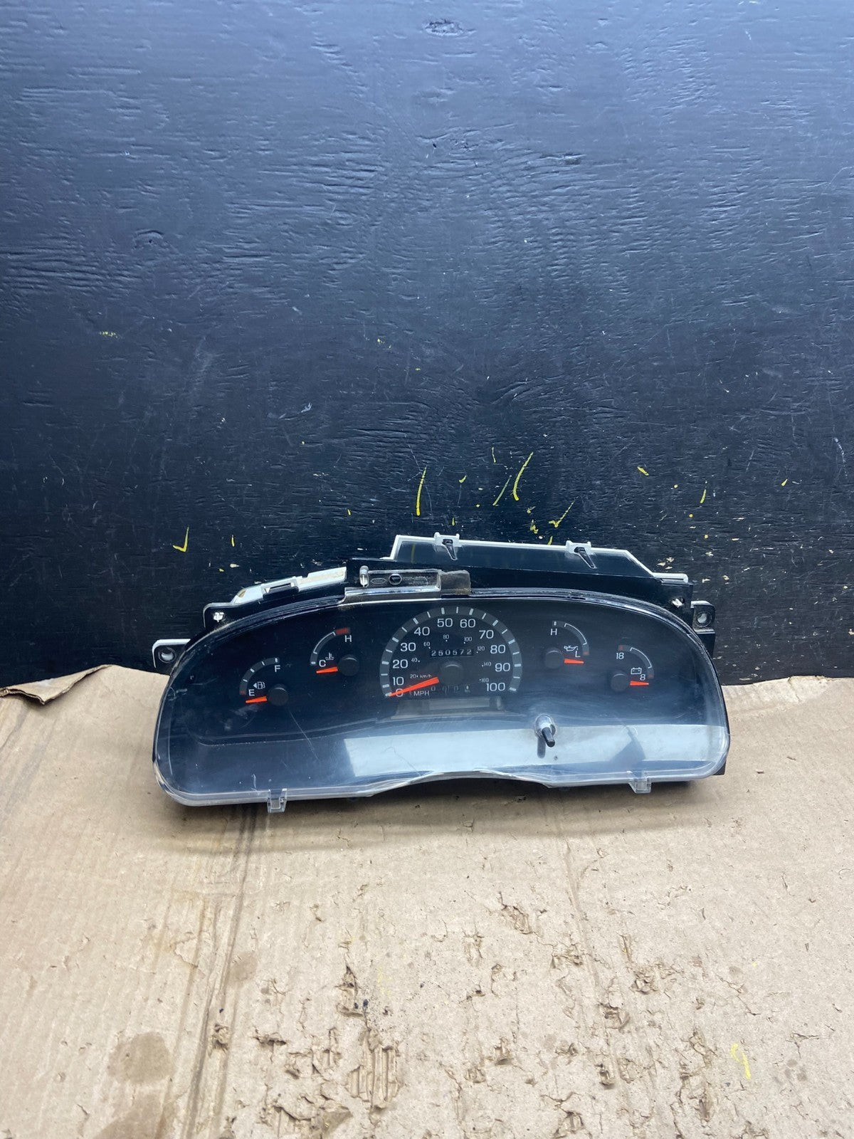 2001 - 2002 Ford Econoline E250 E350 Van Speedometer Instrument Cluster X6473 DG0