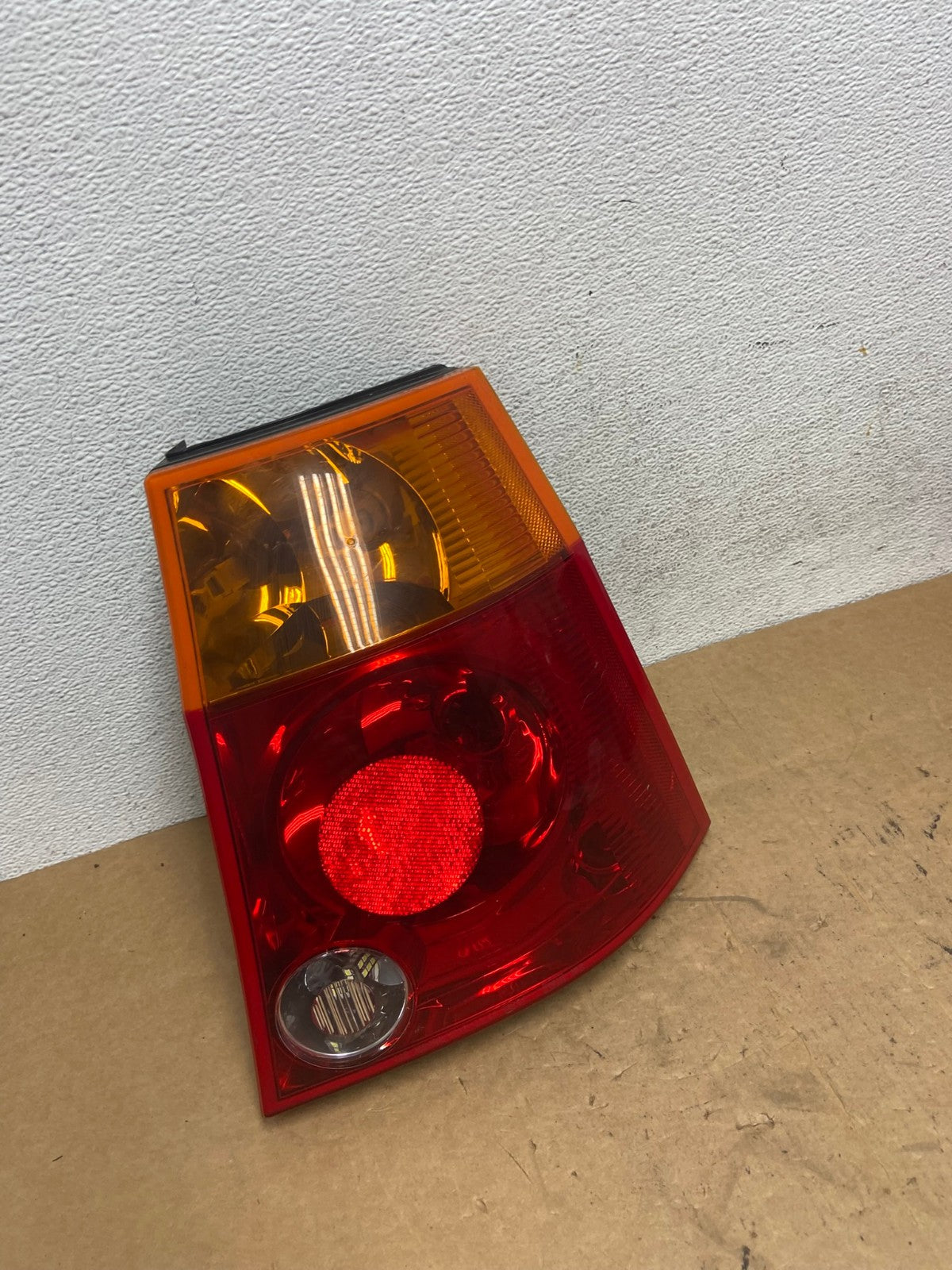 2004 to 2006 Chrysler Pacifica Right Passenger Rh Side Tail Light AD4808 LK2