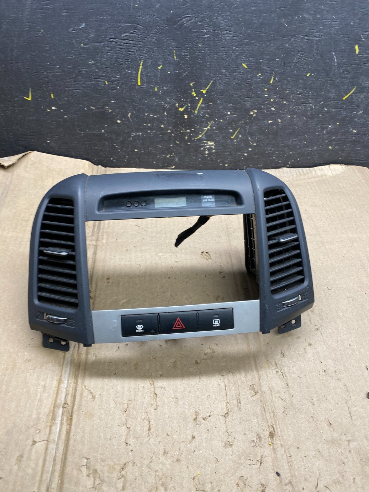 2007 to 2012 Hyundai Santa Fe Center Air Vent A/C Clock Bezel Trim OEM X5917 DG0