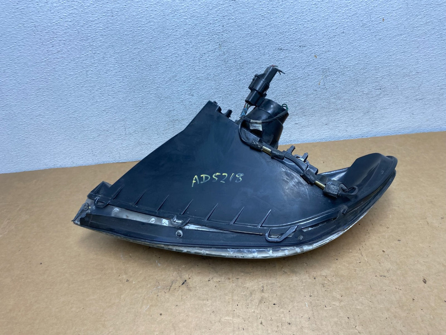 2000 to 2007 Ford Taurus Right Passenger RH Side Halogen Headlight AD5218 DW10