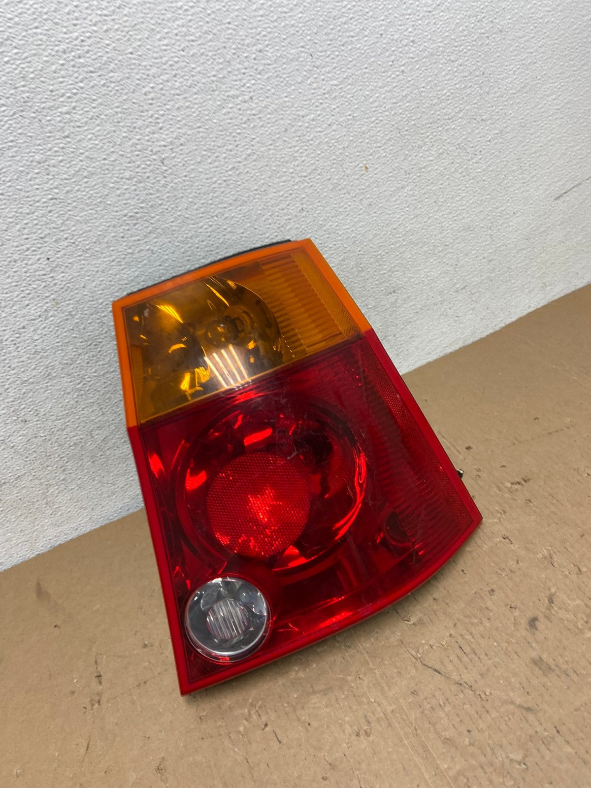 2004 to 2006 Chrysler Pacifica Right Passenger Rh Side Tail Light AD8051 LK2