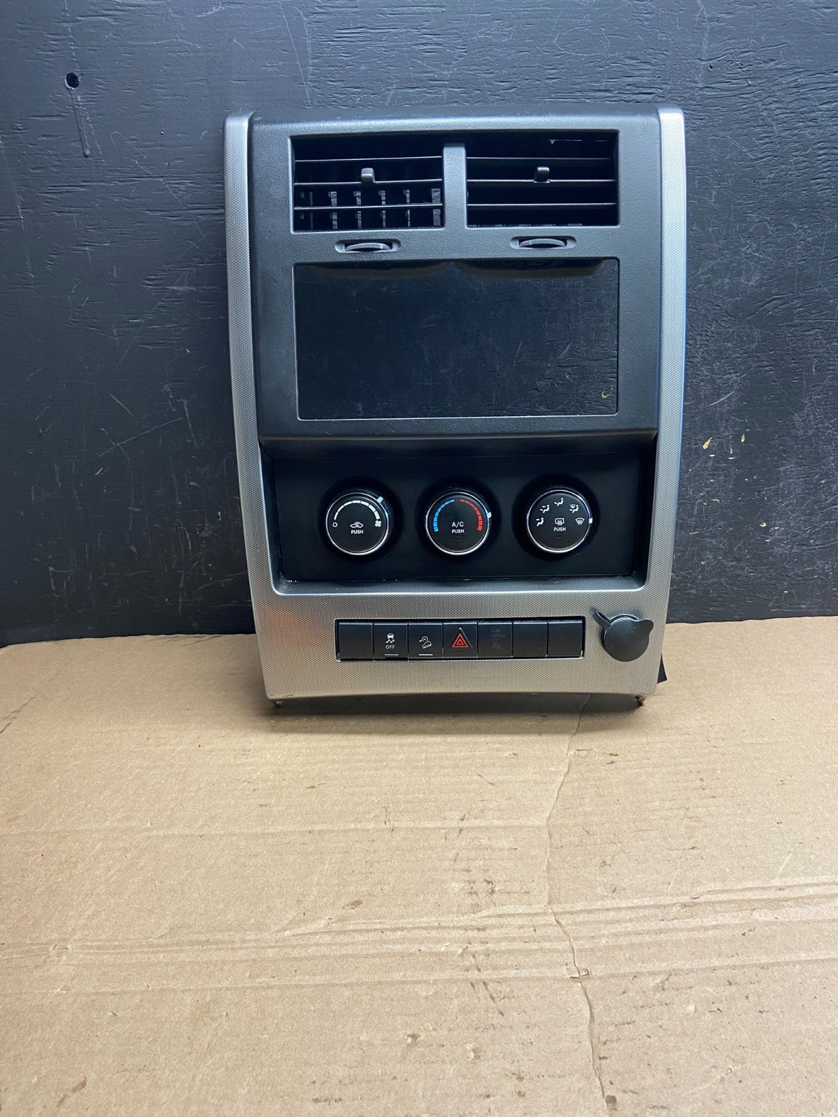2008 to 2012 Jeep Liberty Dash Climate Temperature Control Radio Bezel AF1915 DG0