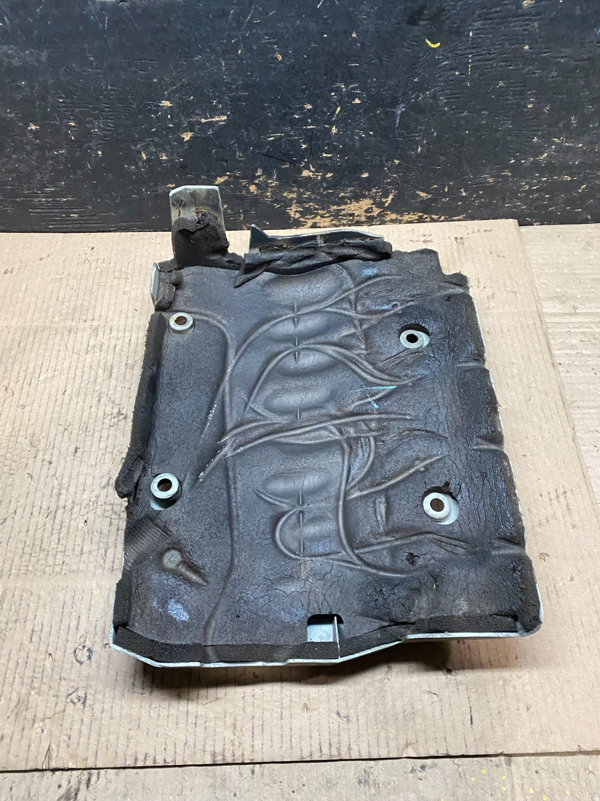 1998 to 2002 Oldsmobile Intrigue Aurora Engine Cover 3.5L W5603 DG6